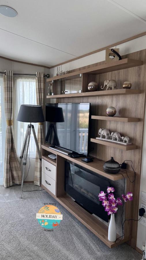 Field View - Martello Beach - Sylwia'S Holiday Homes Jaywick Sands Exterior photo